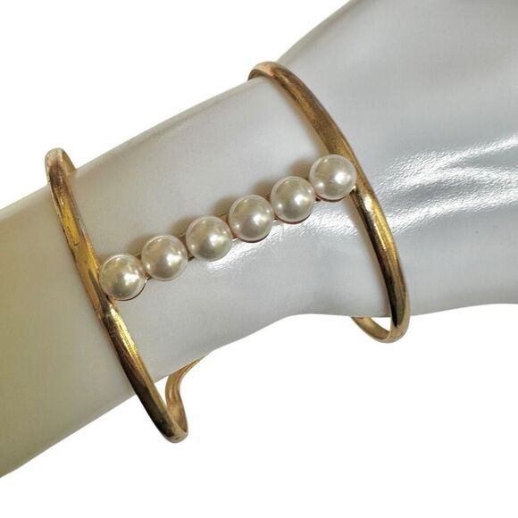 Jules Smith Pearl  gold tone Bracelet Cuff - Picture 1 of 7